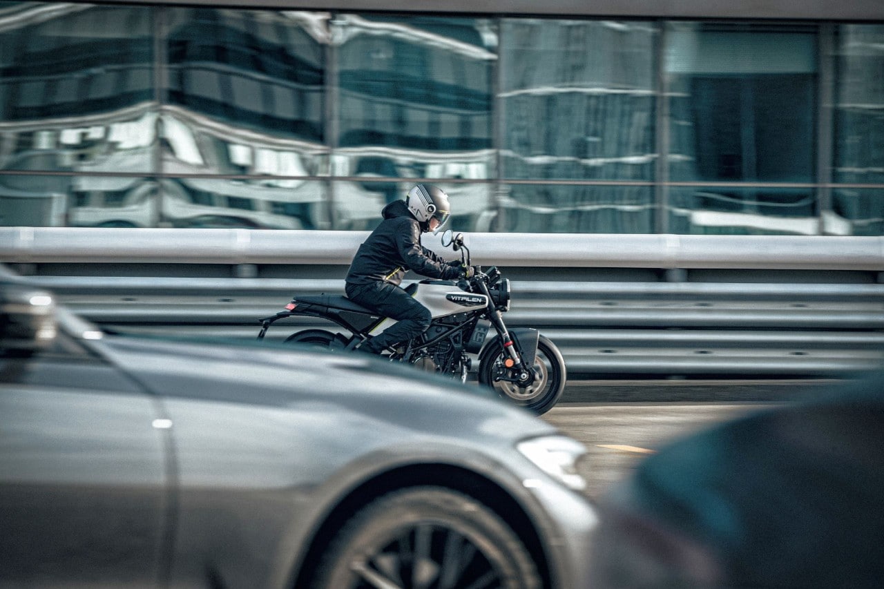 Husqvarna Svartpilen e Vitpilen 401: fuori cambia poco, dentro cambia tutto +VIDEO+